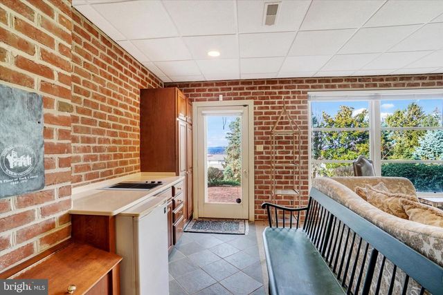 925 SUMMIT CIR N, York, PA 17403