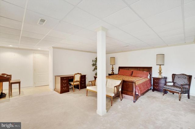 925 SUMMIT CIR N, York, PA 17403