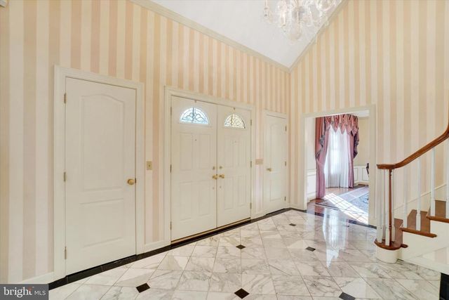 925 SUMMIT CIR N, York, PA 17403