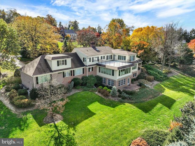 925 SUMMIT CIR N, York, PA 17403