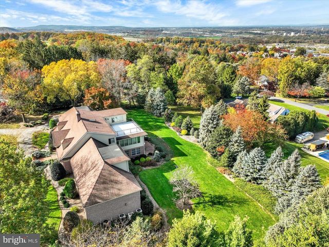 925 SUMMIT CIR N, York, PA 17403