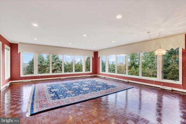 925 SUMMIT CIR N, York, PA 17403