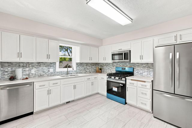 12316 Villaburne Drive, Burnsville, MN 55337