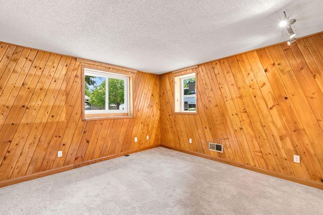 12316 Villaburne Drive, Burnsville, MN 55337