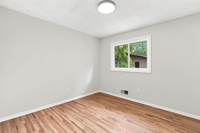 12316 Villaburne Drive, Burnsville, MN 55337