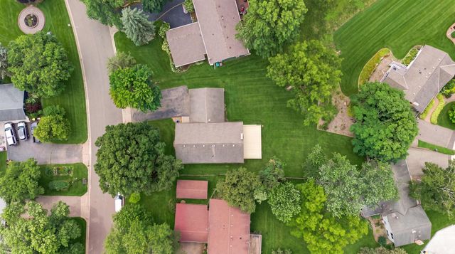 12316 Villaburne Drive, Burnsville, MN 55337