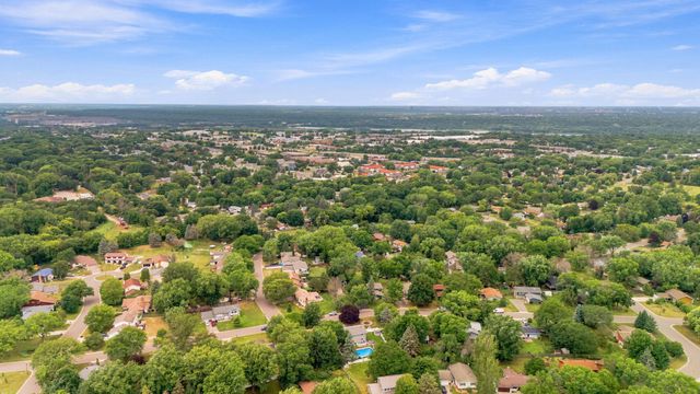 12316 Villaburne Drive, Burnsville, MN 55337