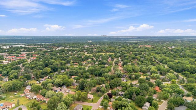 12316 Villaburne Drive, Burnsville, MN 55337
