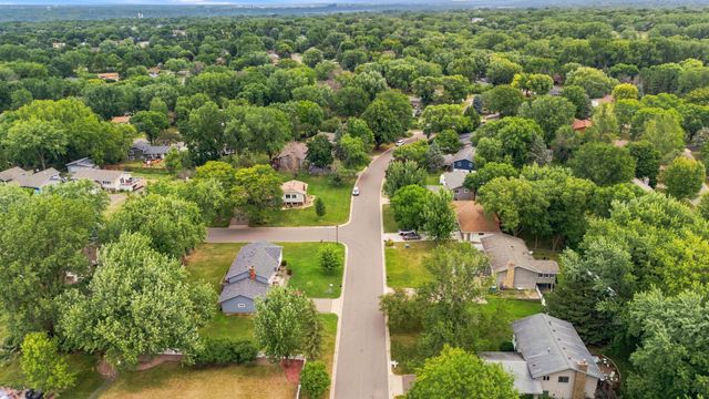 12316 Villaburne Drive, Burnsville, MN 55337