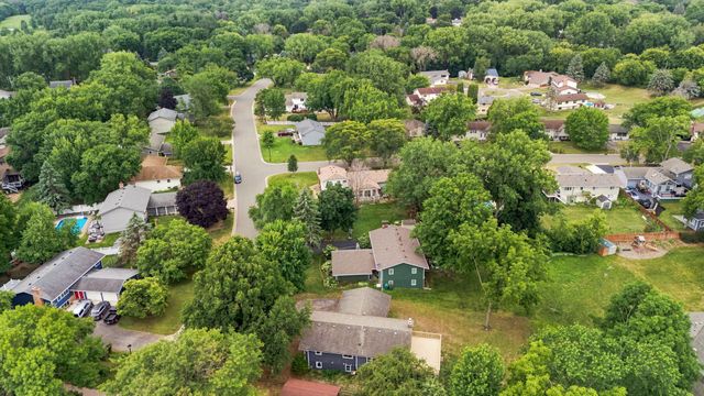 12316 Villaburne Drive, Burnsville, MN 55337