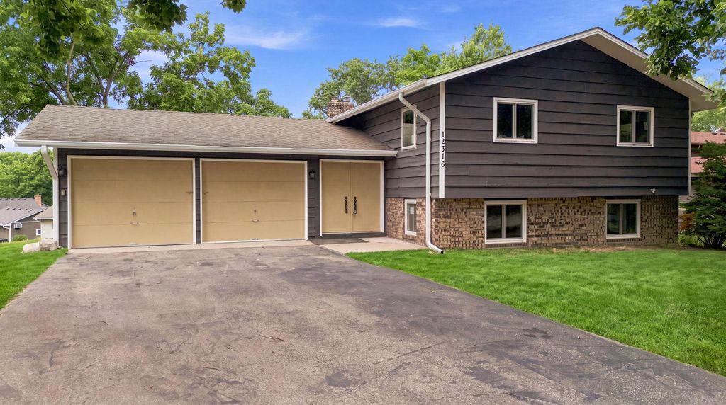 12316 Villaburne Drive, Burnsville, MN 55337