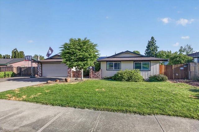 2573 Eaton Drive, Medford, OR 97504