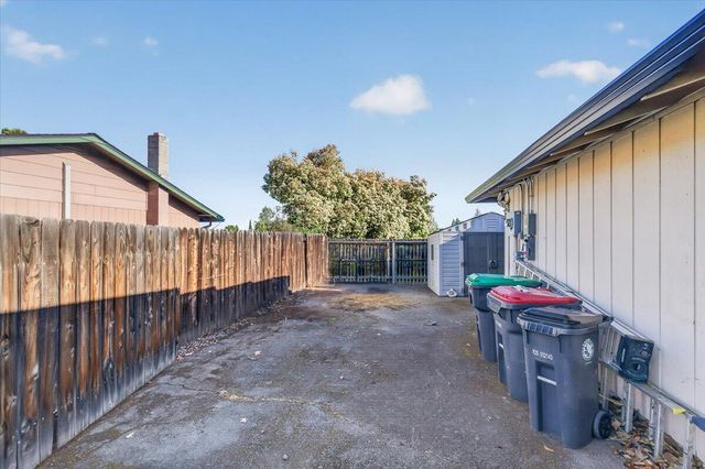 2573 Eaton Drive, Medford, OR 97504