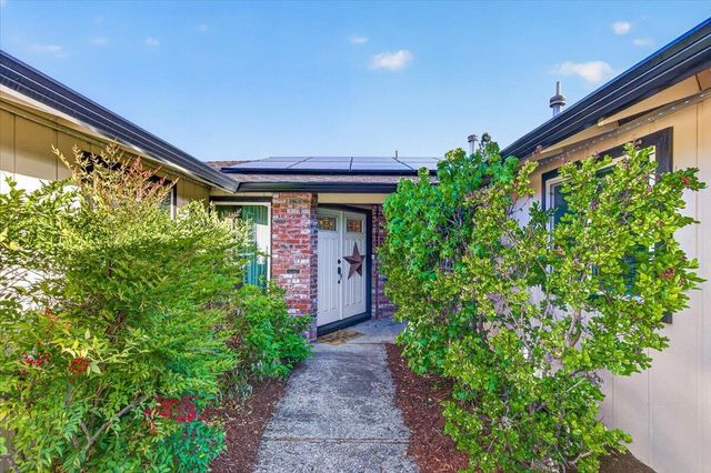 2573 Eaton Drive, Medford, OR 97504