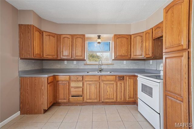 4271 Old Road, De Soto, MO 63020