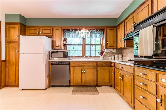 7225 Booth Street, Prairie Village, KS 66208