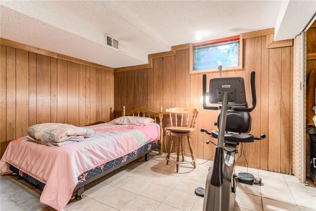 7225 Booth Street, Prairie Village, KS 66208