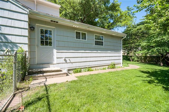 7225 Booth Street, Prairie Village, KS 66208