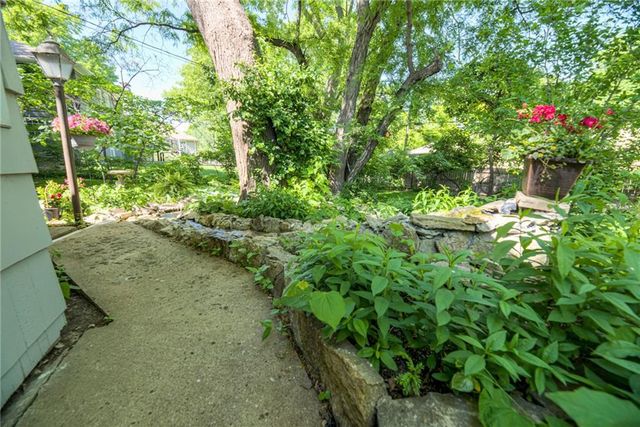 7225 Booth Street, Prairie Village, KS 66208