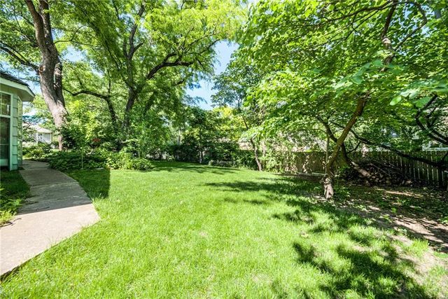 7225 Booth Street, Prairie Village, KS 66208
