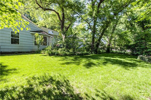 7225 Booth Street, Prairie Village, KS 66208