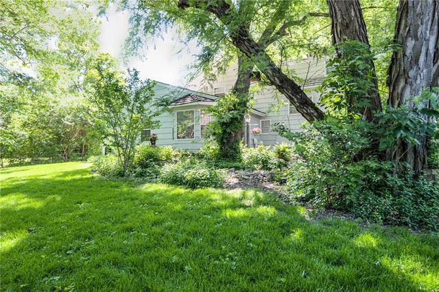 7225 Booth Street, Prairie Village, KS 66208