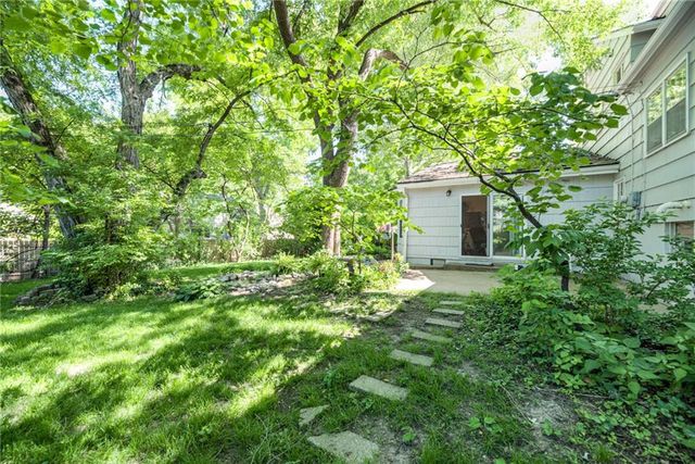 7225 Booth Street, Prairie Village, KS 66208