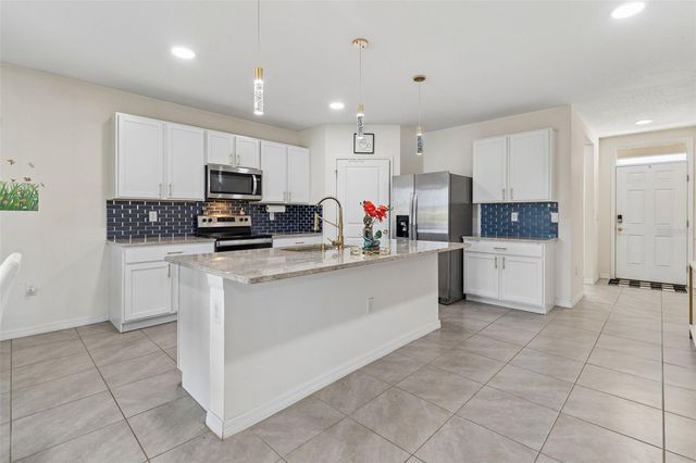 2814 COMMON FIG RUN, Wesley Chapel, FL 33543