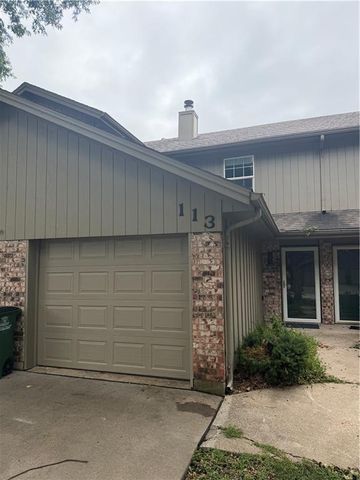 113 Greystone Drive NE, Lee's Summit, MO 64086