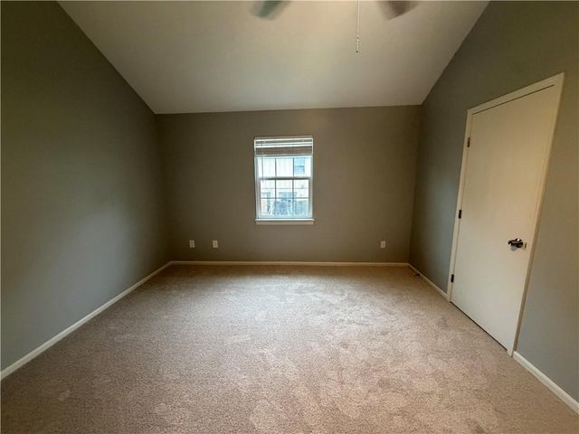 113 Greystone Drive NE, Lee's Summit, MO 64086