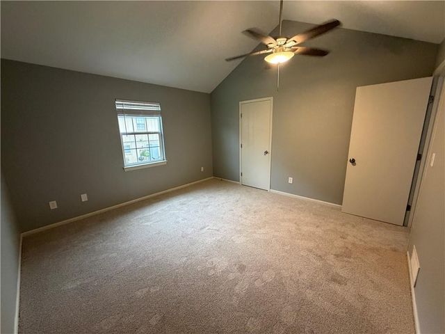 113 Greystone Drive NE, Lee's Summit, MO 64086