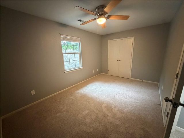 113 Greystone Drive NE, Lee's Summit, MO 64086