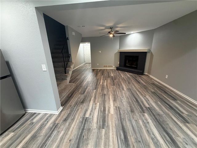 113 Greystone Drive NE, Lee's Summit, MO 64086