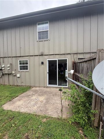 113 Greystone Drive NE, Lee's Summit, MO 64086
