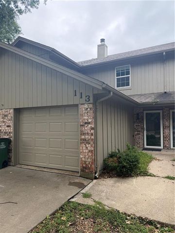 113 Greystone Drive NE, Lee's Summit, MO 64086