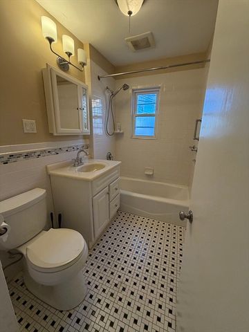 175 Warren St 1, Newton, MA 02459