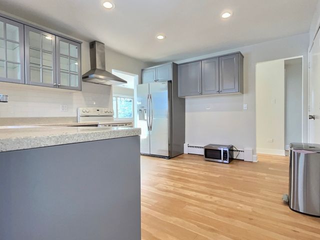 2946 Knollwood Lane, Glenview, IL 60025