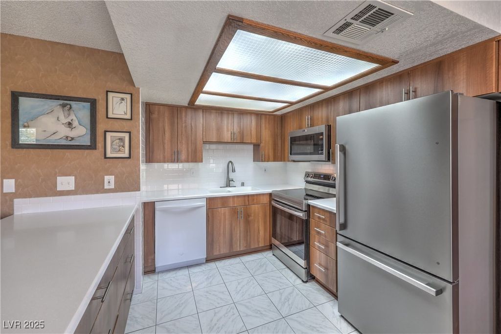 Image 8 of property listing at 1201 North Buffalo Drive 202, Las Vegas, NV 89128