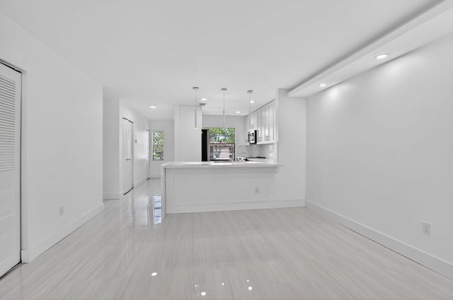 9272 Vista Del Lago 28F, Boca Raton, FL 33428