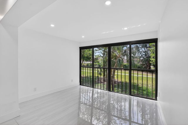 9272 Vista Del Lago 28F, Boca Raton, FL 33428