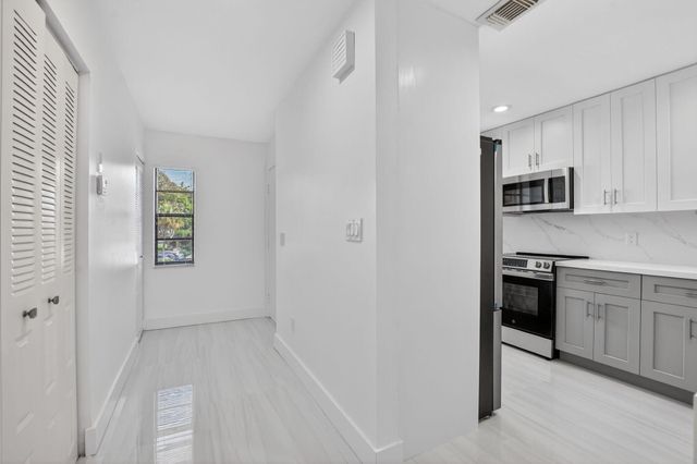 9272 Vista Del Lago 28F, Boca Raton, FL 33428