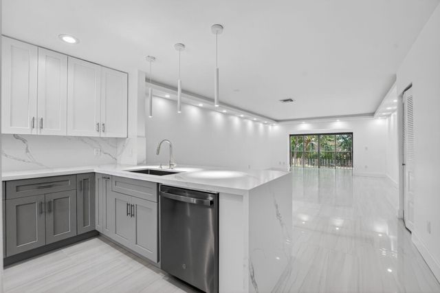 9272 Vista Del Lago 28F, Boca Raton, FL 33428