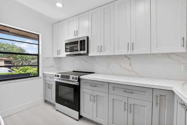 9272 Vista Del Lago 28F, Boca Raton, FL 33428