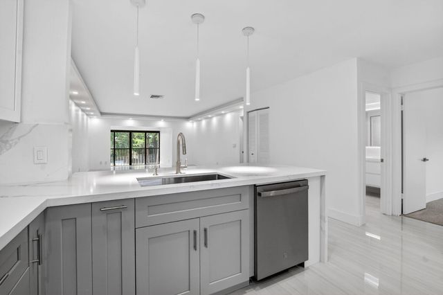 9272 Vista Del Lago 28F, Boca Raton, FL 33428