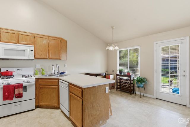 5513 La Pinta Maria Drive, Bakersfield, CA 93307