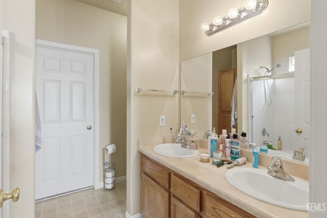 5513 La Pinta Maria Drive, Bakersfield, CA 93307