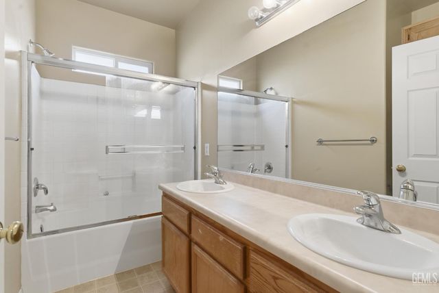 5513 La Pinta Maria Drive, Bakersfield, CA 93307