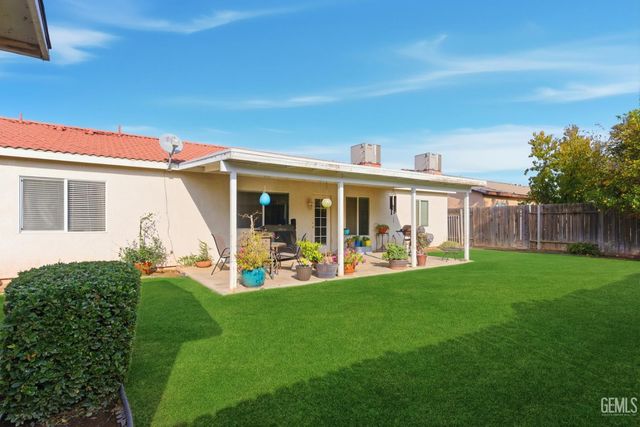 5513 La Pinta Maria Drive, Bakersfield, CA 93307