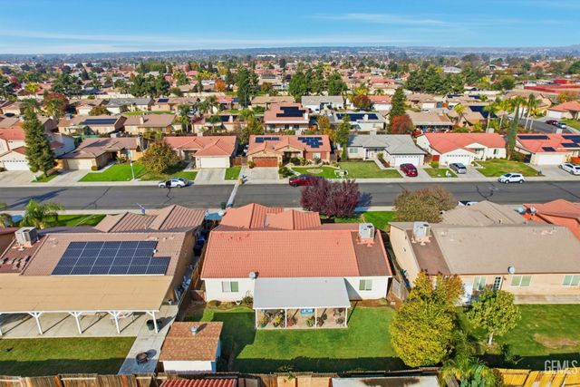 5513 La Pinta Maria Drive, Bakersfield, CA 93307