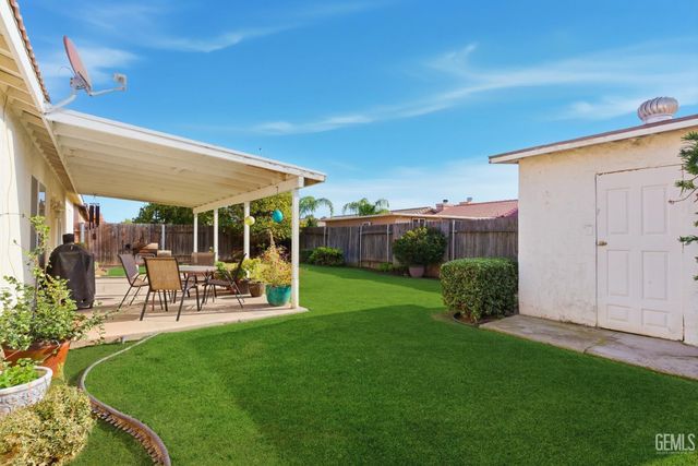 5513 La Pinta Maria Drive, Bakersfield, CA 93307